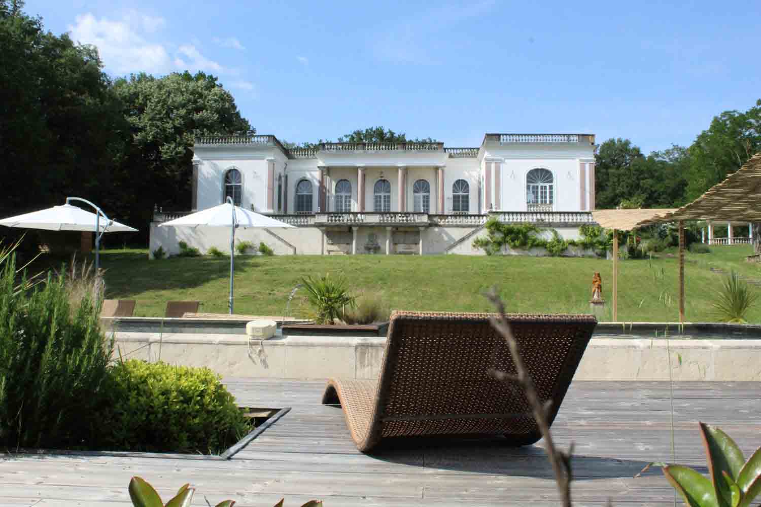 Vue du Château de Pourpry depuis la baignade